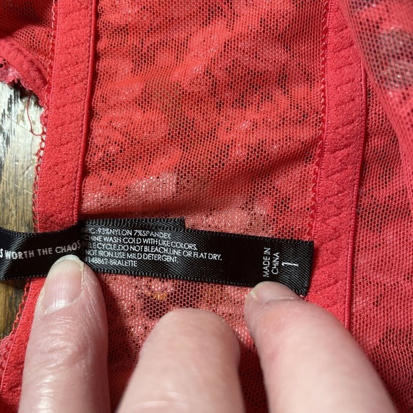 Torrid Curve Lace Bralette SZ 1 Red Floral Design Valentines Sexy Ready To Wear - Picture 5 of 8